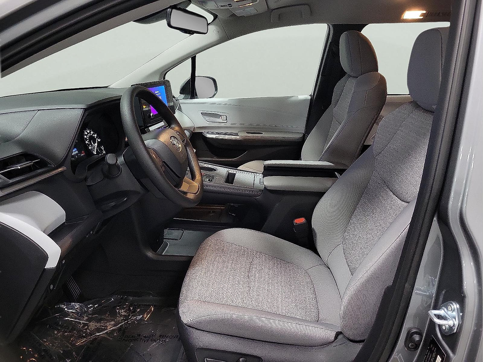 Used 2026 Toyota Sienna LE FWD image 10