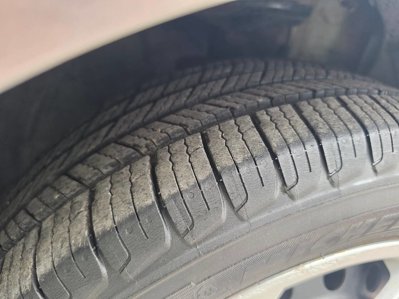 Used 2009 Pontiac Vibe w/ Preferred Package FWD image 49