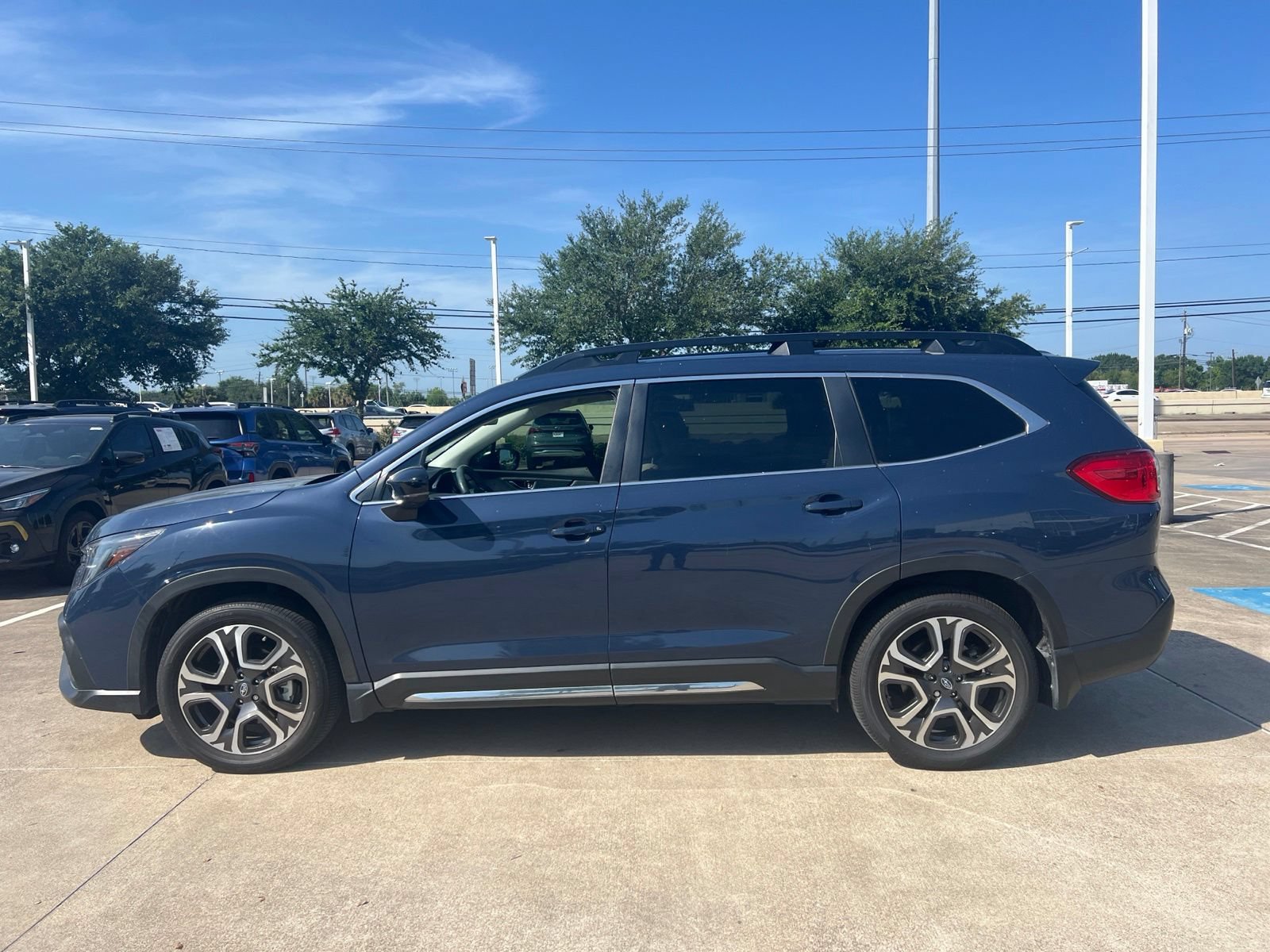Used 2024 Subaru Ascent Limited w/ Technology Package AWD/4WD image 2