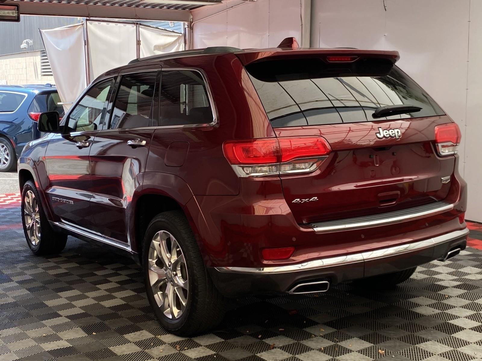 Used 2019 Jeep Grand Cherokee Summit AWD/4WD image 4