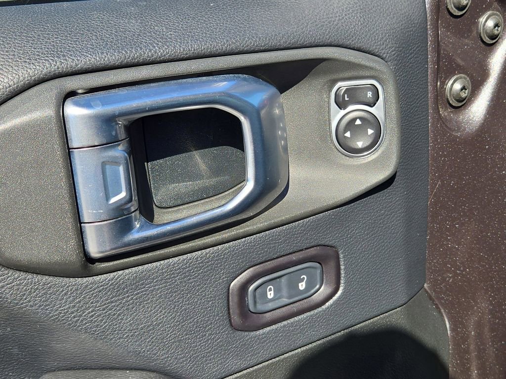 Used 2018 Jeep Wrangler Unlimited Rubicon image 16
