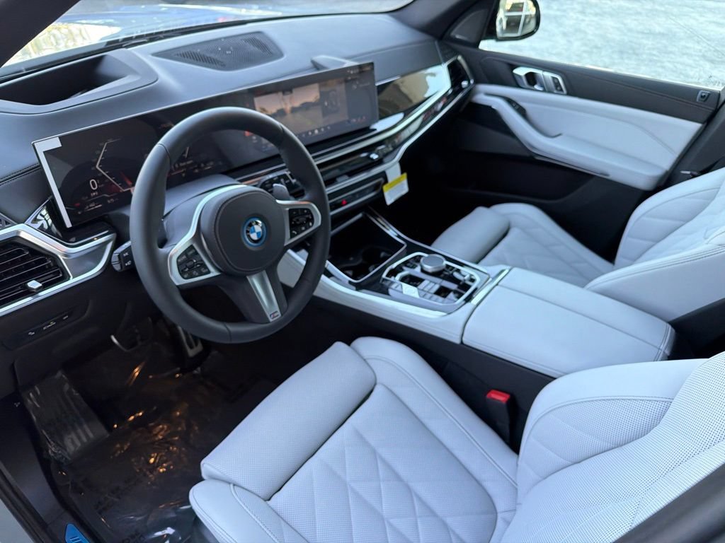 New 2026 BMW X5 xDrive50e w/ M Sport Package AWD/4WD image 9