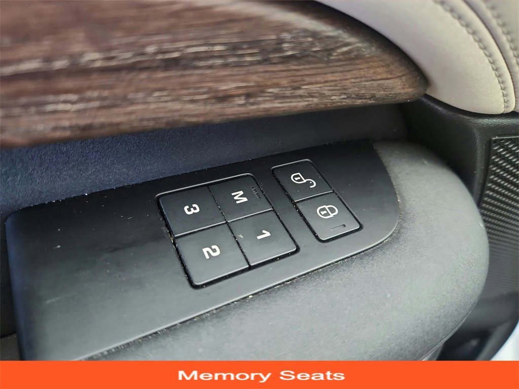 Used 2017 Land Rover Discovery HSE image 33