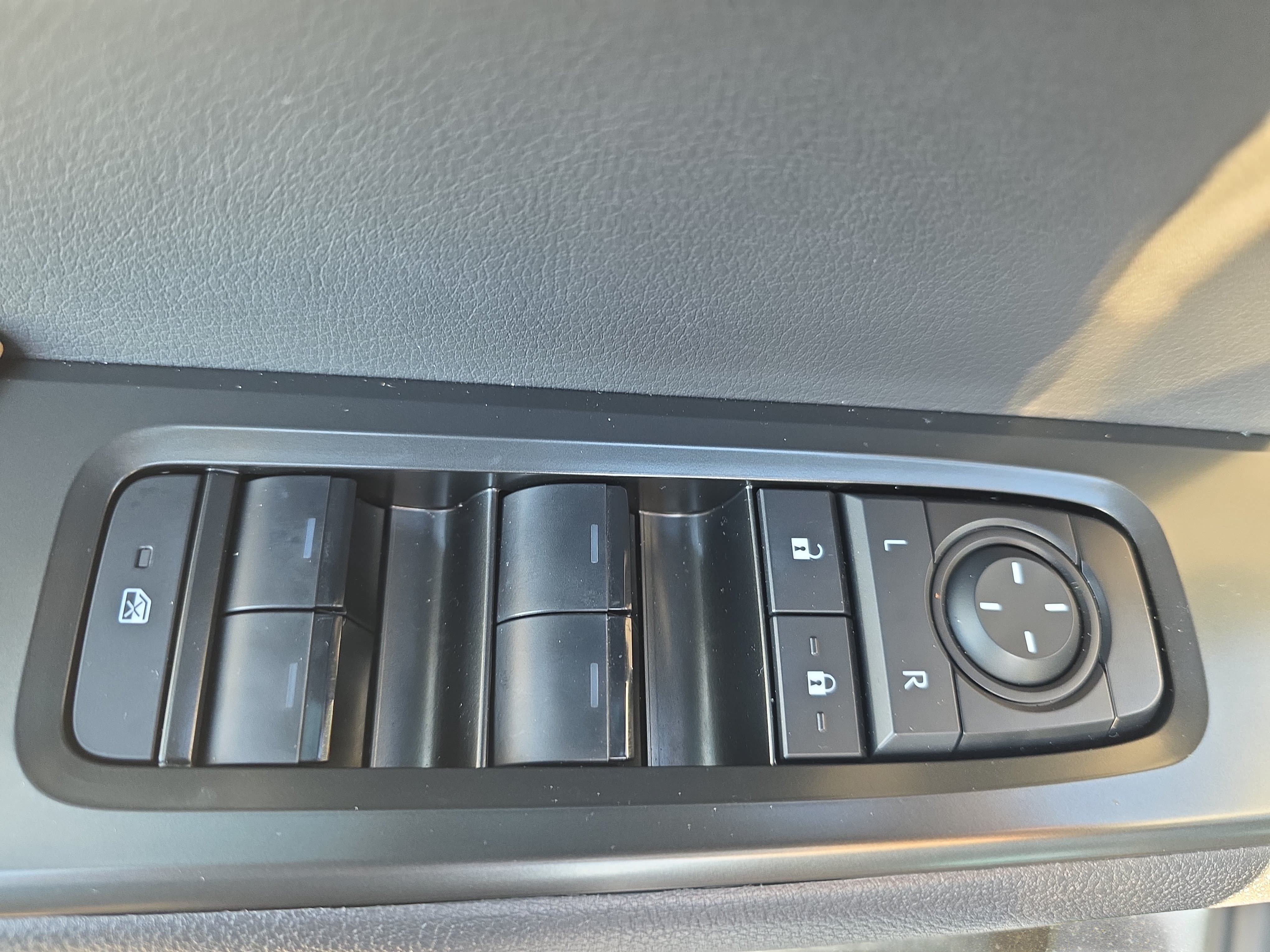 Used 2025 Lexus UX 300h FWD w/ Accessory Package (Z1) image 28