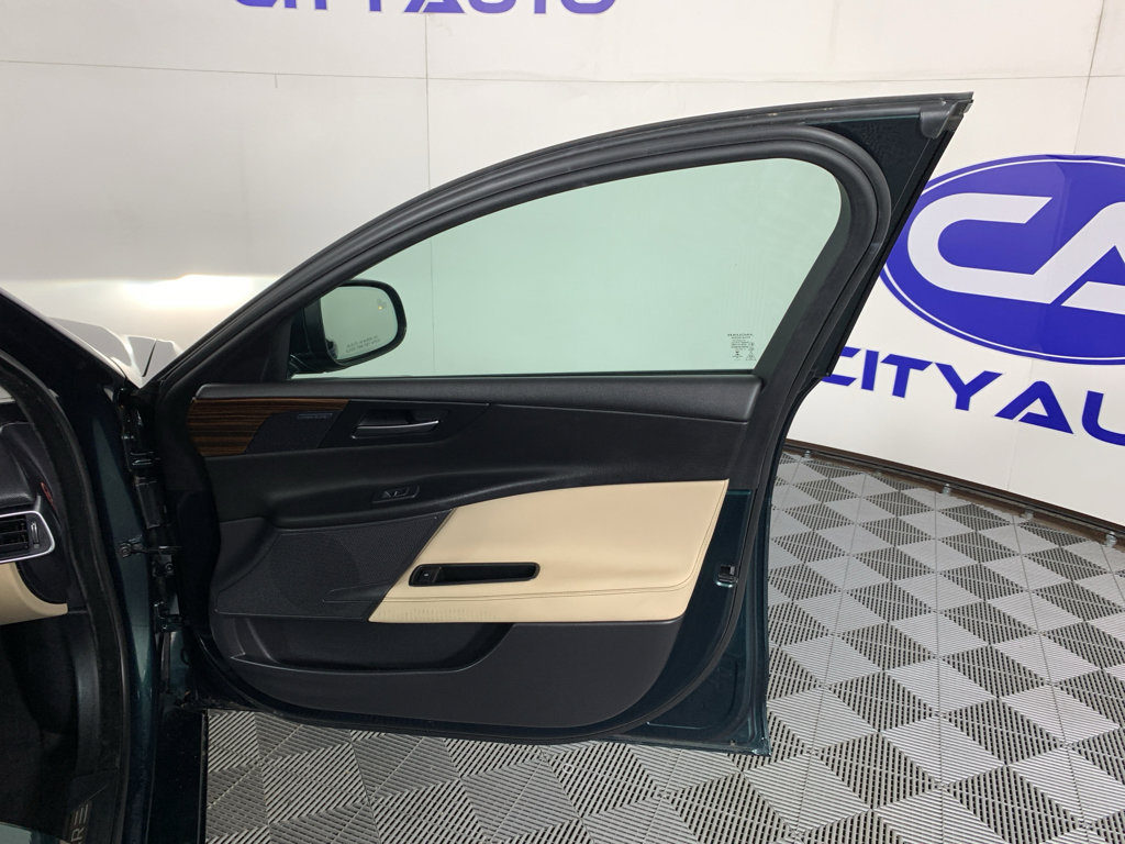 Used 2017 Jaguar XE Prestige image 40