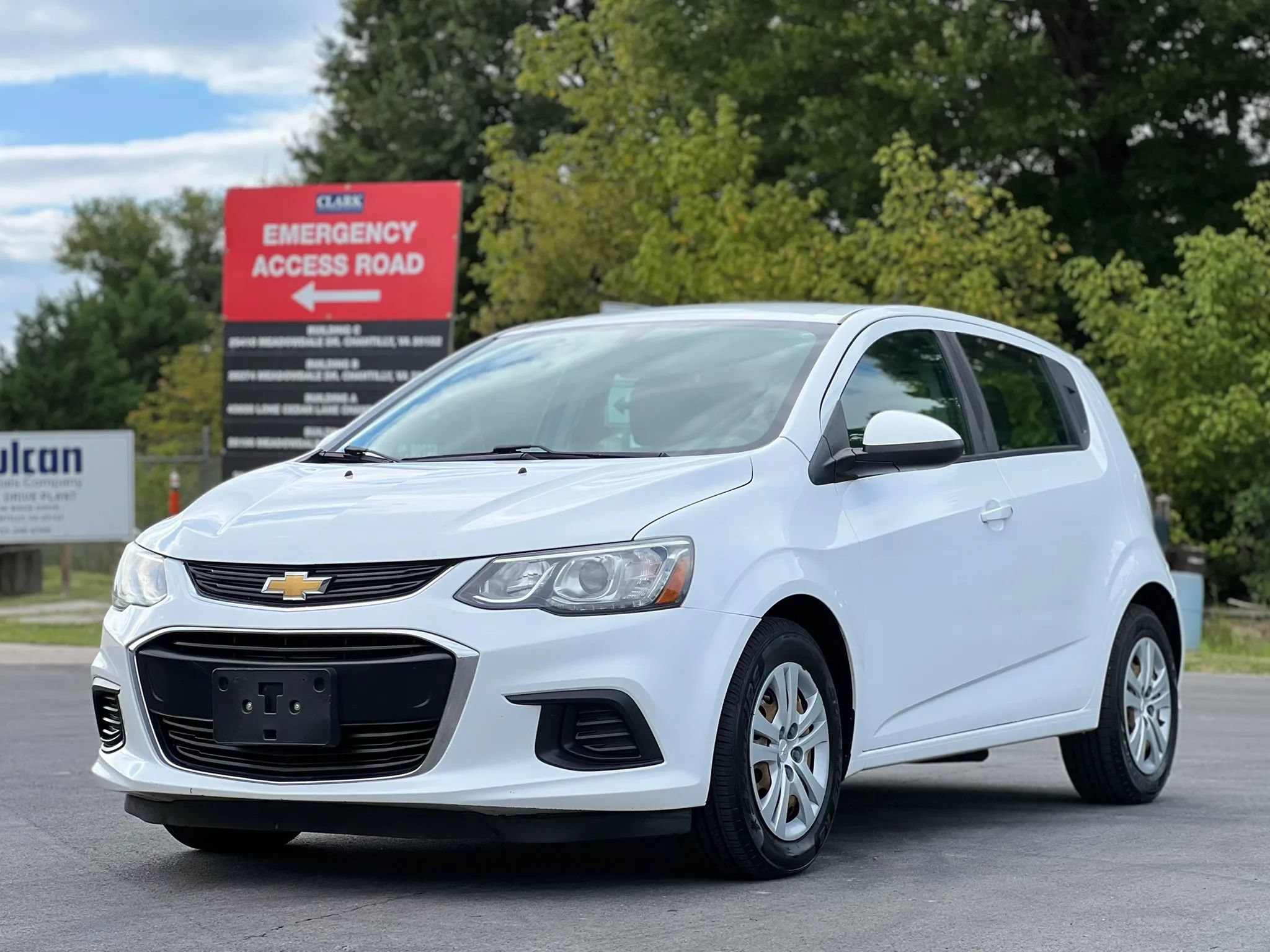 Used 2017 Chevrolet Sonic LT FWD image 1