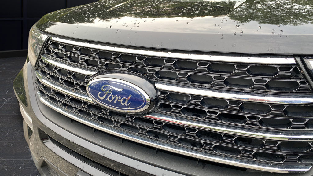 Used 2020 Ford Explorer XLT w/ Equipment Group 202A AWD/4WD image 42