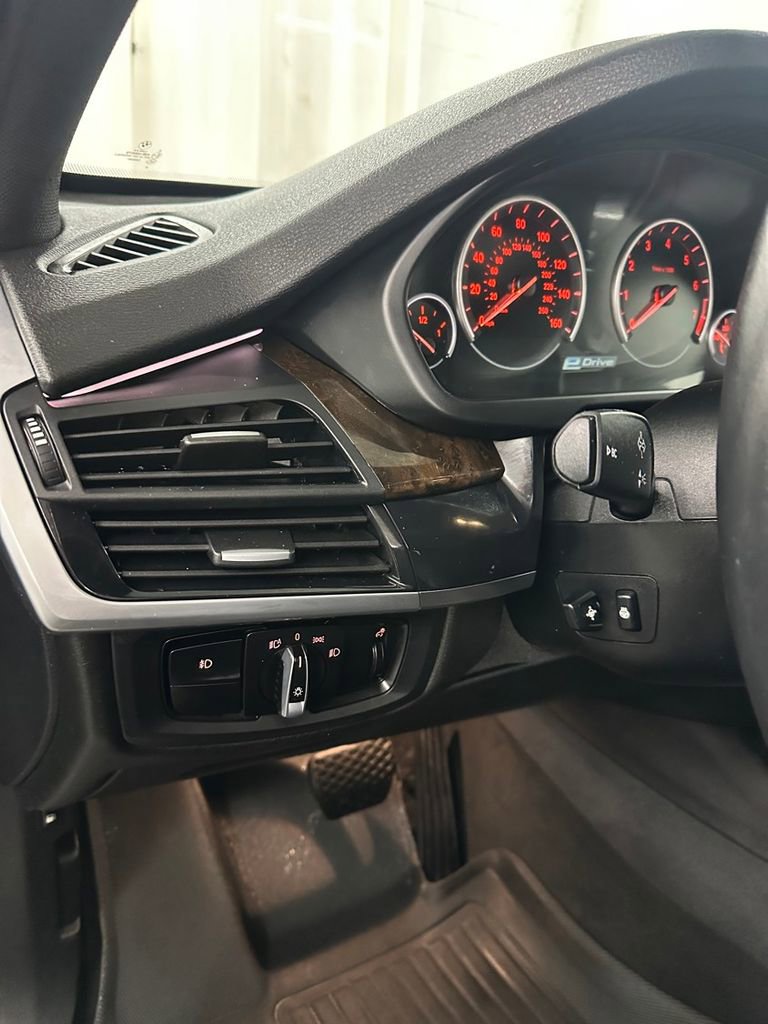 Used 2017 BMW X5 xDrive40e image 15