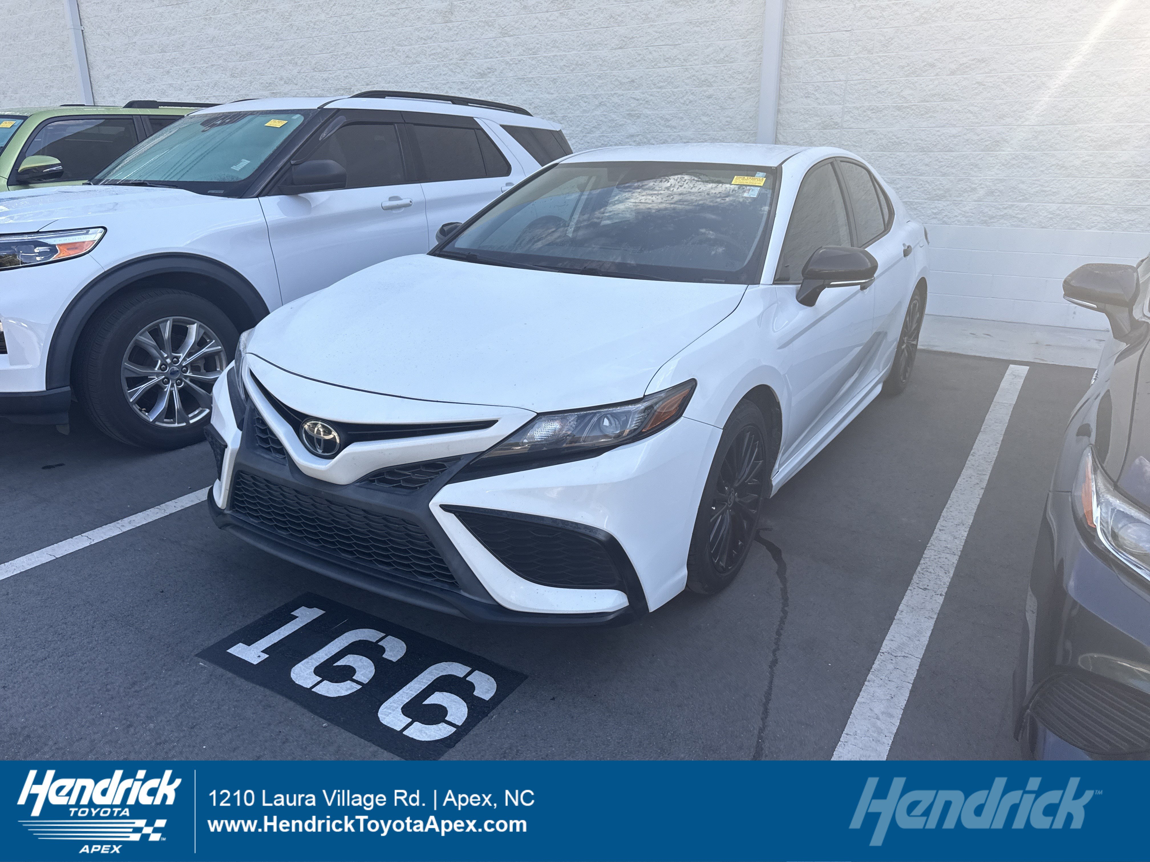 Used 2022 Toyota Camry SE w/ Convenience Package FWD image 1