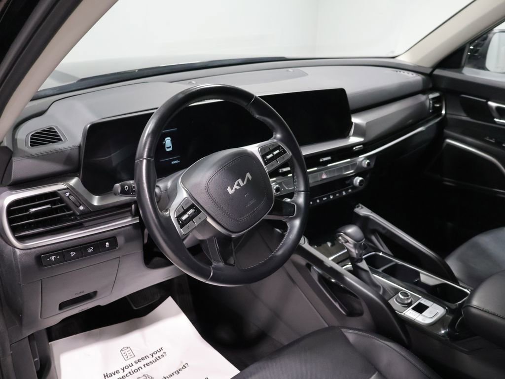 Used 2025 Kia Telluride S image 16