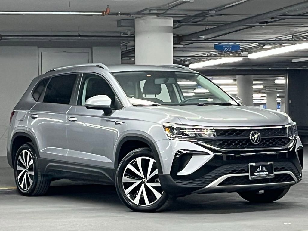 Used 2022 Volkswagen Taos SE image 2