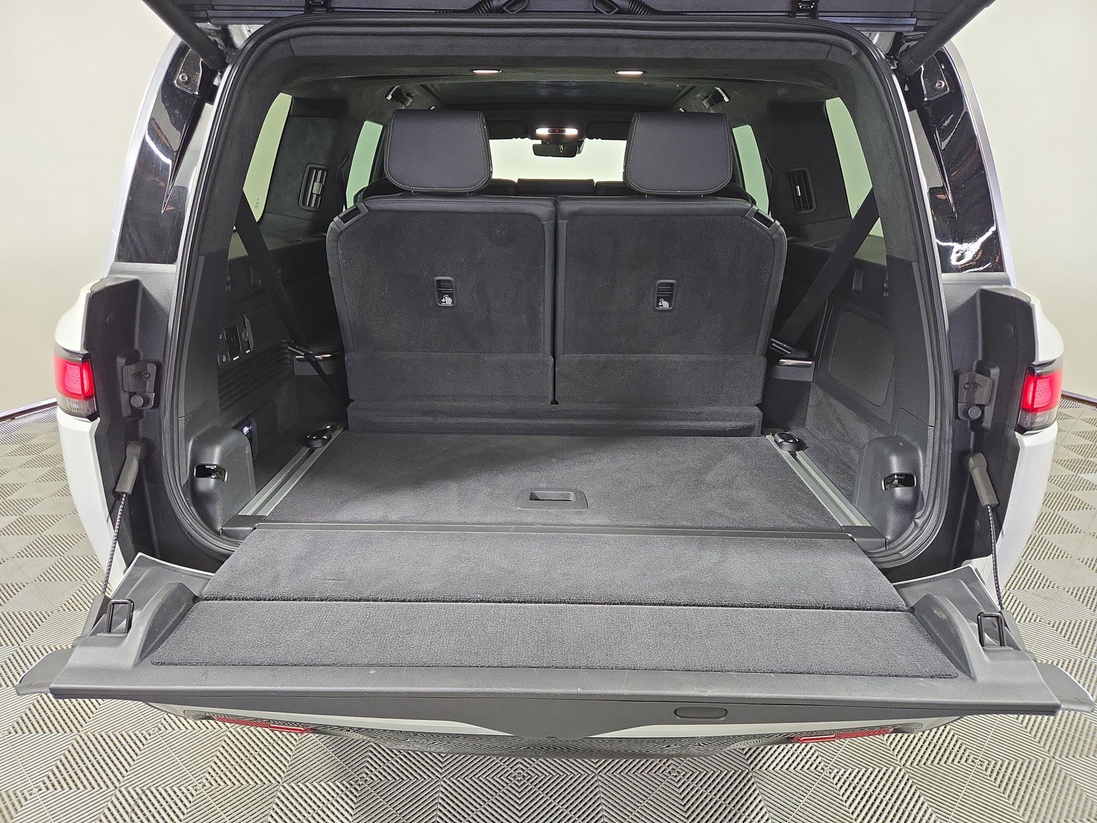 Used 2022 Rivian R1S Launch Edition image 15