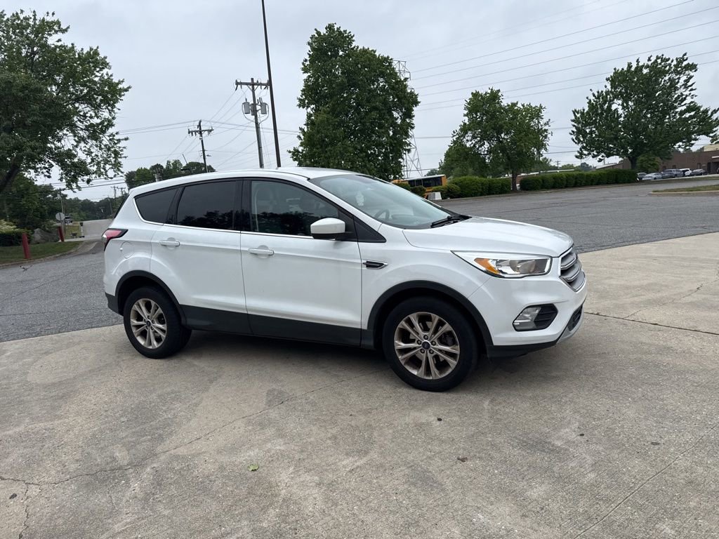 Used 2017 Ford Escape SE FWD image 3
