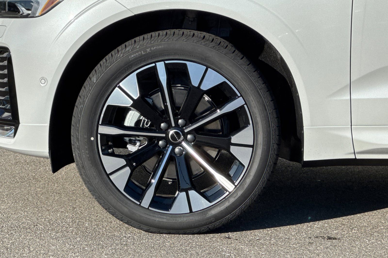New 2026 Volvo XC60 B5 Plus w/ Protection Package Premier AWD/4WD image 31