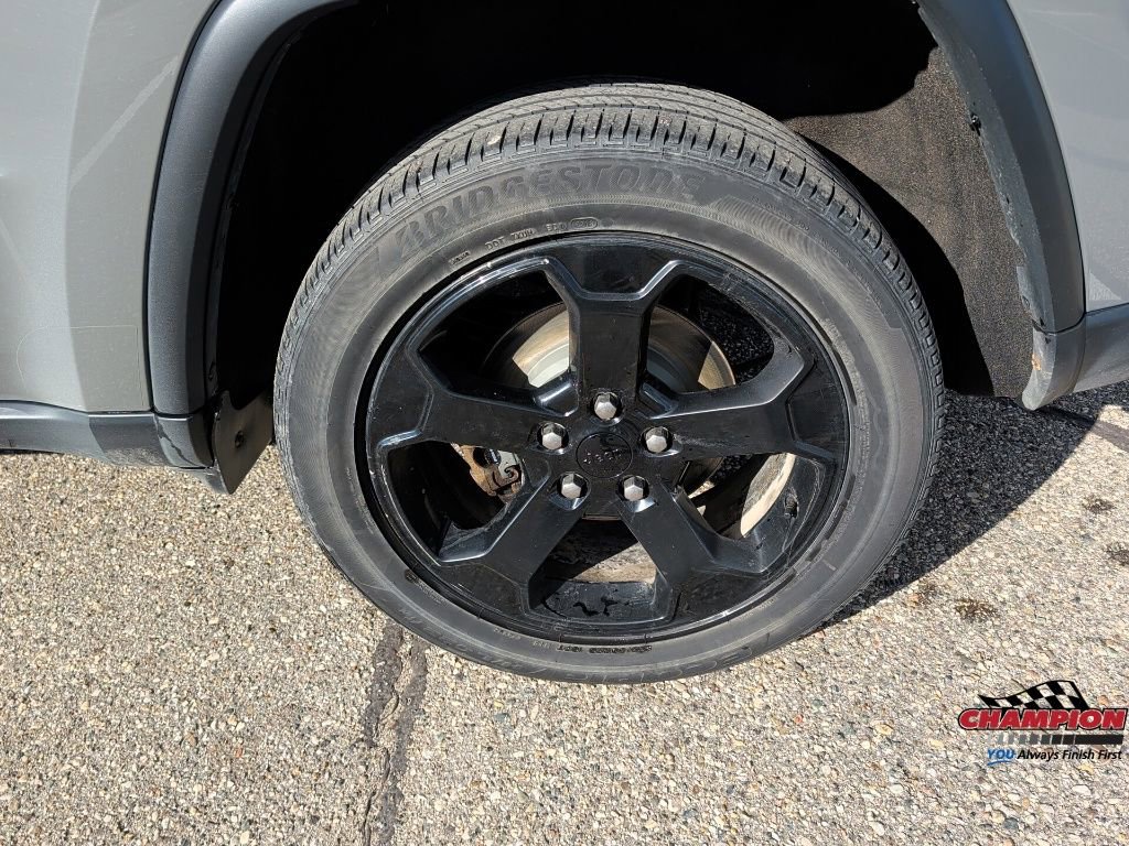 Used 2020 Jeep Grand Cherokee Laredo image 9