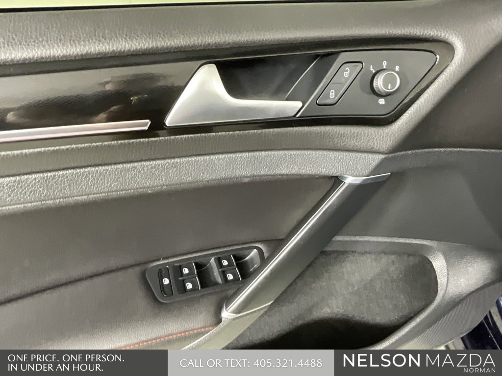 Used 2017 Volkswagen GTI SE image 17