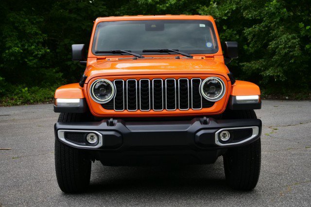 Used 2025 Jeep Wrangler Unlimited Sahara AWD/4WD image 5
