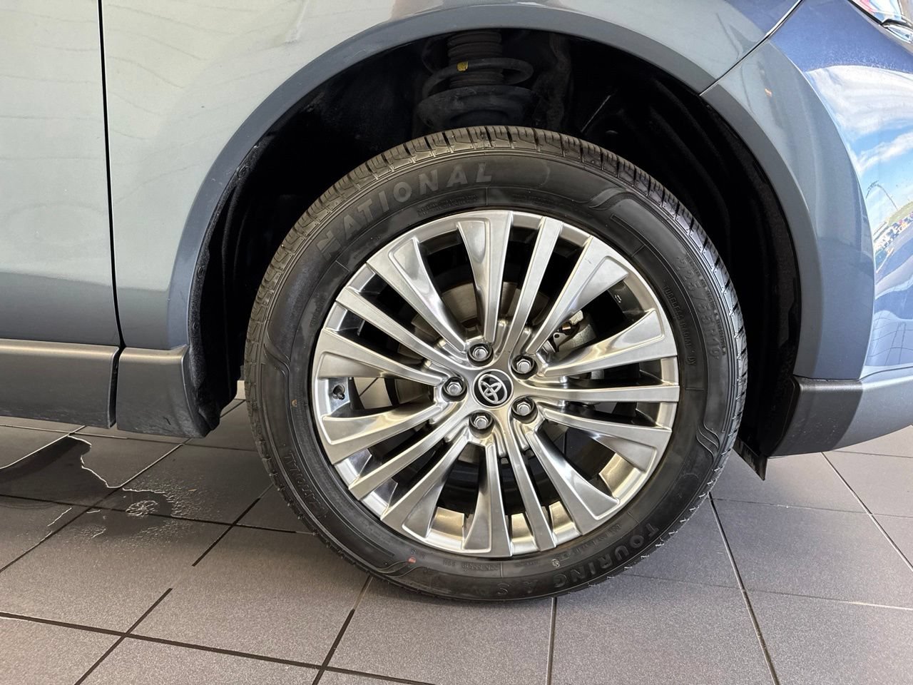 Used 2022 Toyota Venza XLE AWD/4WD image 53
