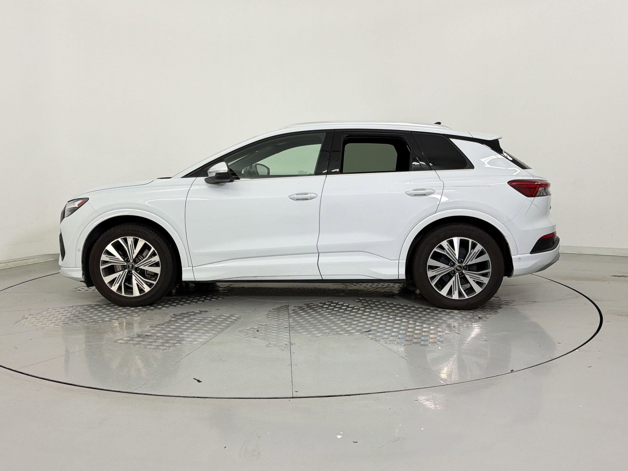 Used 2023 Audi Q4 e-tron Premium Plus w/ Premium Plus RWD image 2