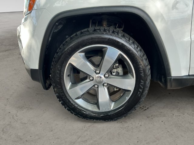 Used 2015 Jeep Grand Cherokee Limited w/ Trailer Tow Group IV AWD/4WD image 9