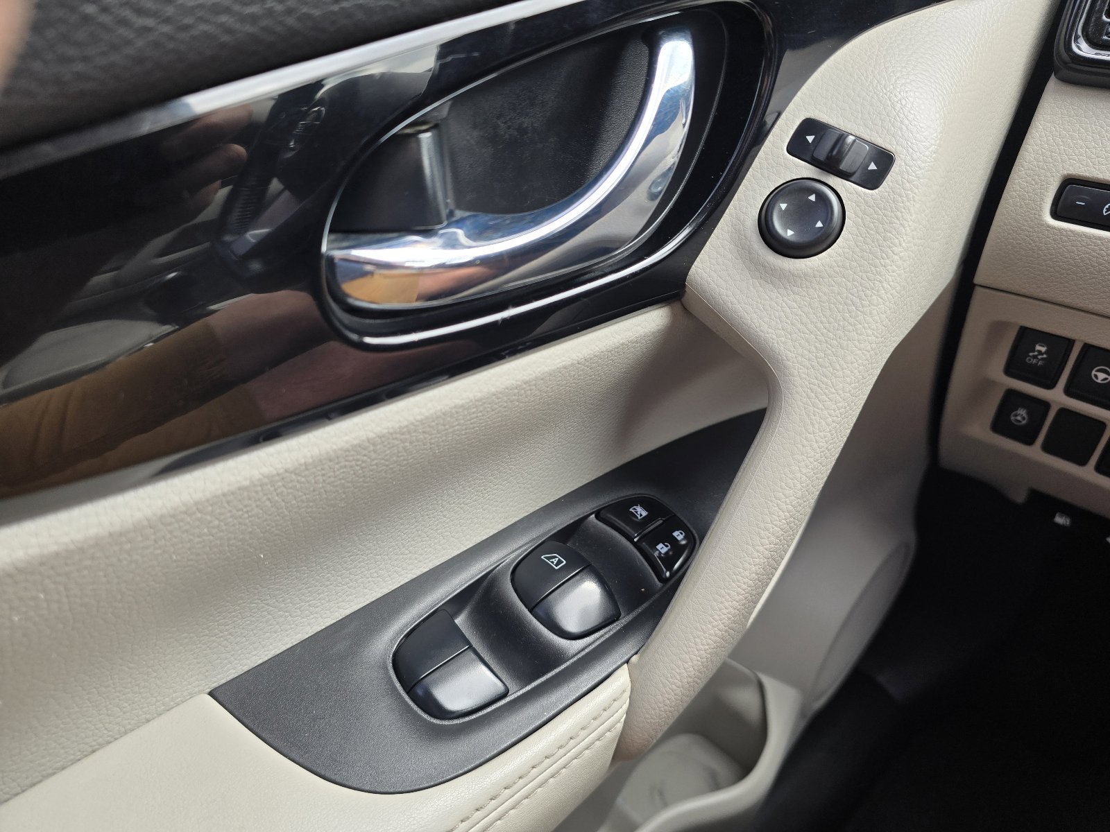 Used 2022 Nissan Rogue Sport SL FWD image 25