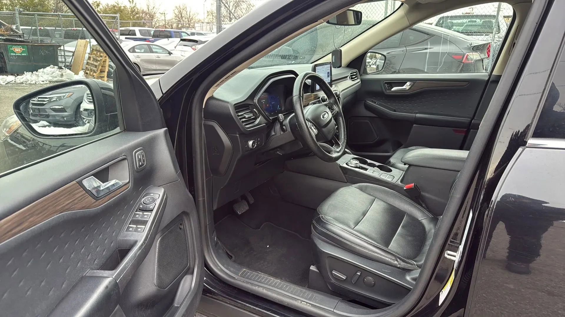 Used 2020 Ford Escape Titanium image 23
