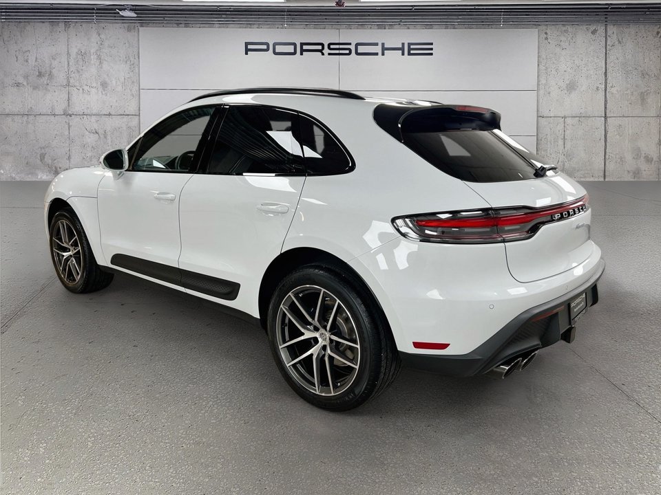 Certified 2026 Porsche Macan AWD/4WD image 3