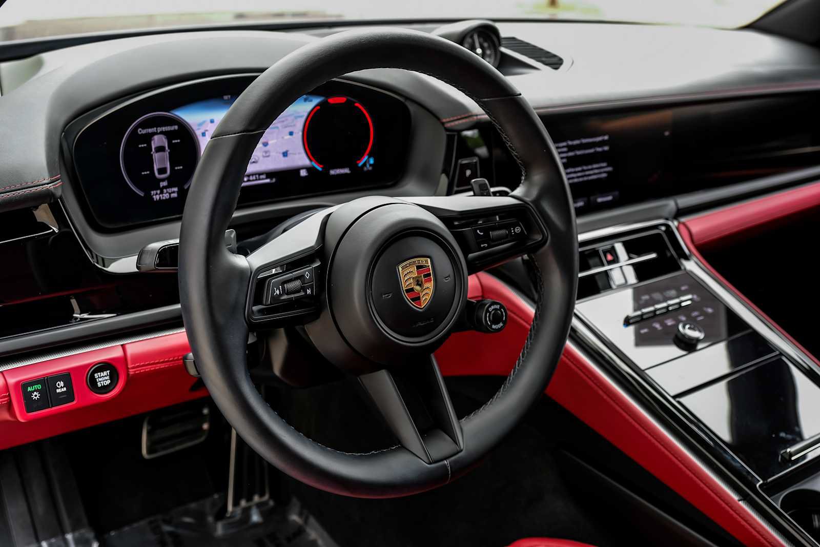 Used 2024 Porsche Panamera RWD image 18