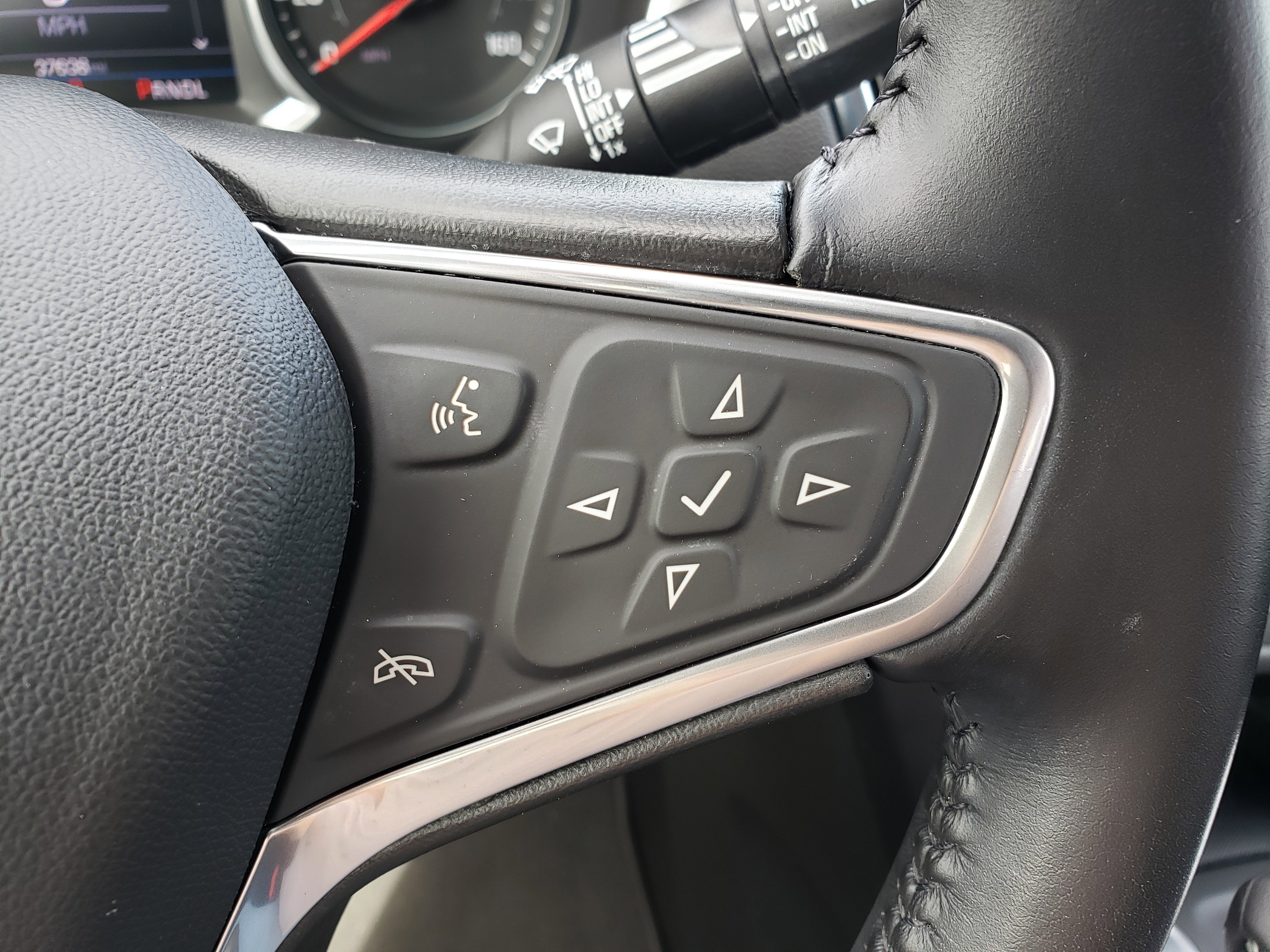 Used 2022 Chevrolet Equinox LT w/ Driver Convenience Package FWD image 17