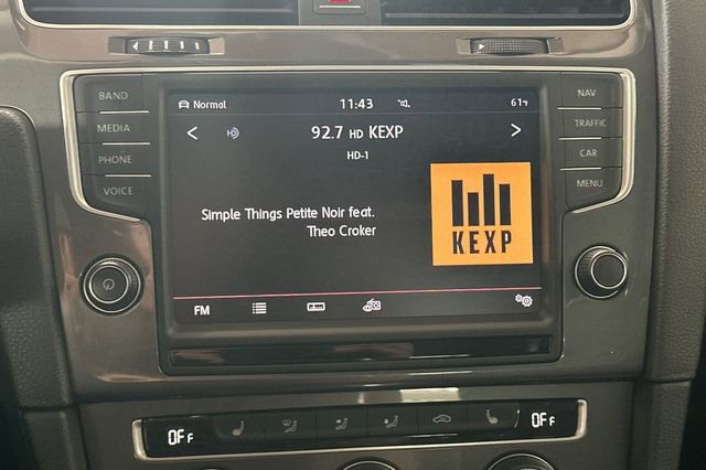 Used 2016 Volkswagen e-Golf SEL Premium w/ Driver Assistance Package image 21