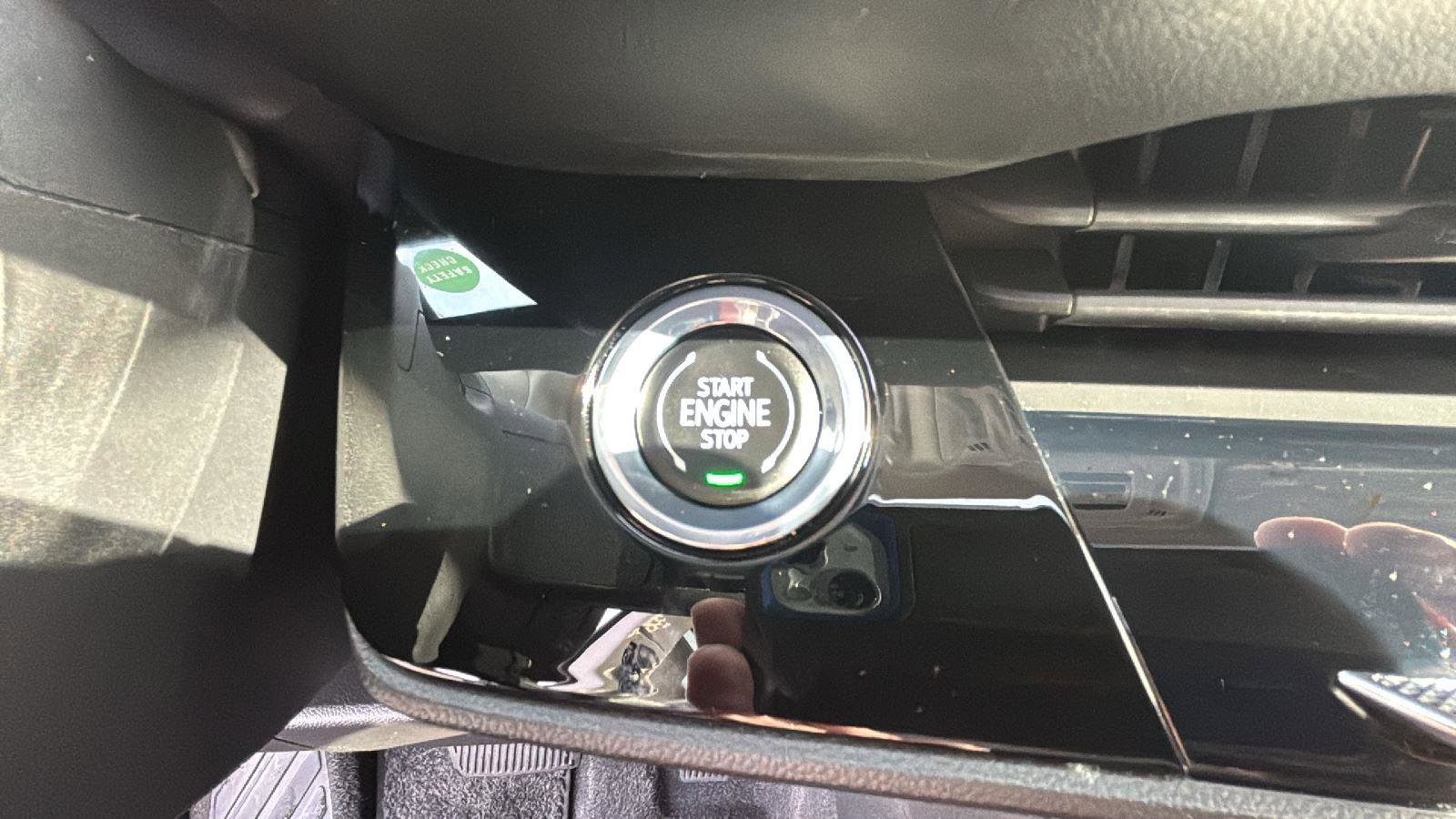 Certified 2025 Buick Envision Avenir image 13