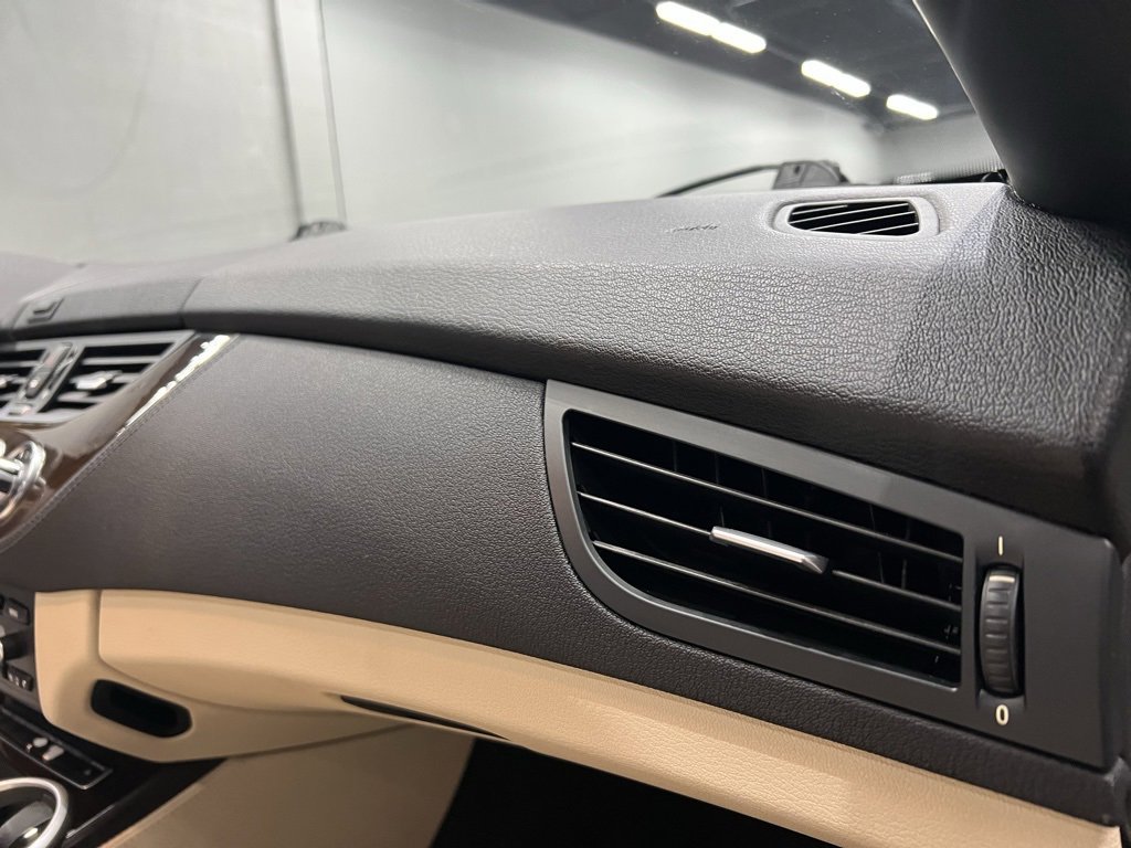 Used 2011 BMW Z4 sDrive30i image 49