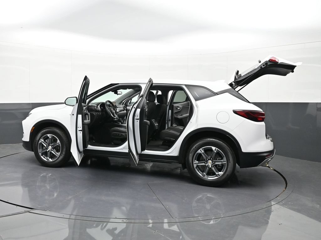 Used 2023 Chevrolet Blazer LT AWD/4WD image 39