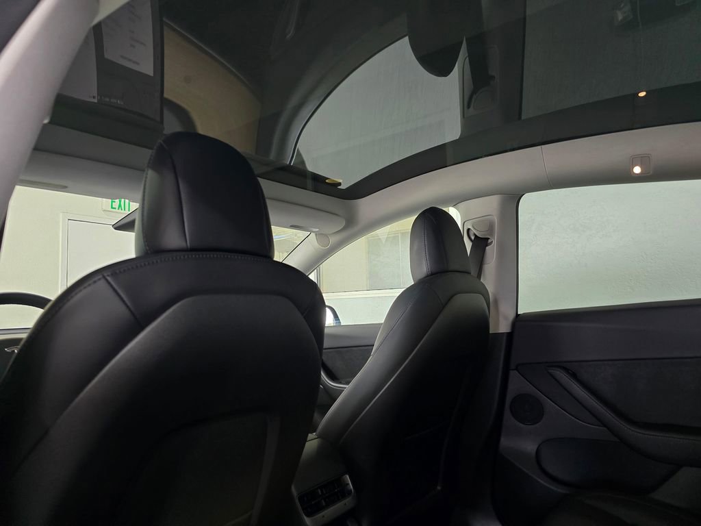 Used 2022 Tesla Model Y Long Range AWD/4WD image 25