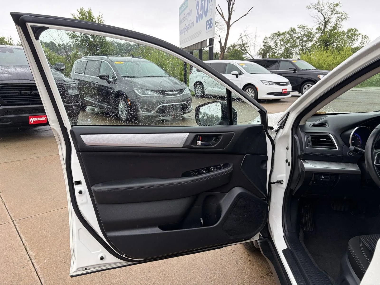 Used 2018 Subaru Outback 2.5i Premium AWD/4WD image 10