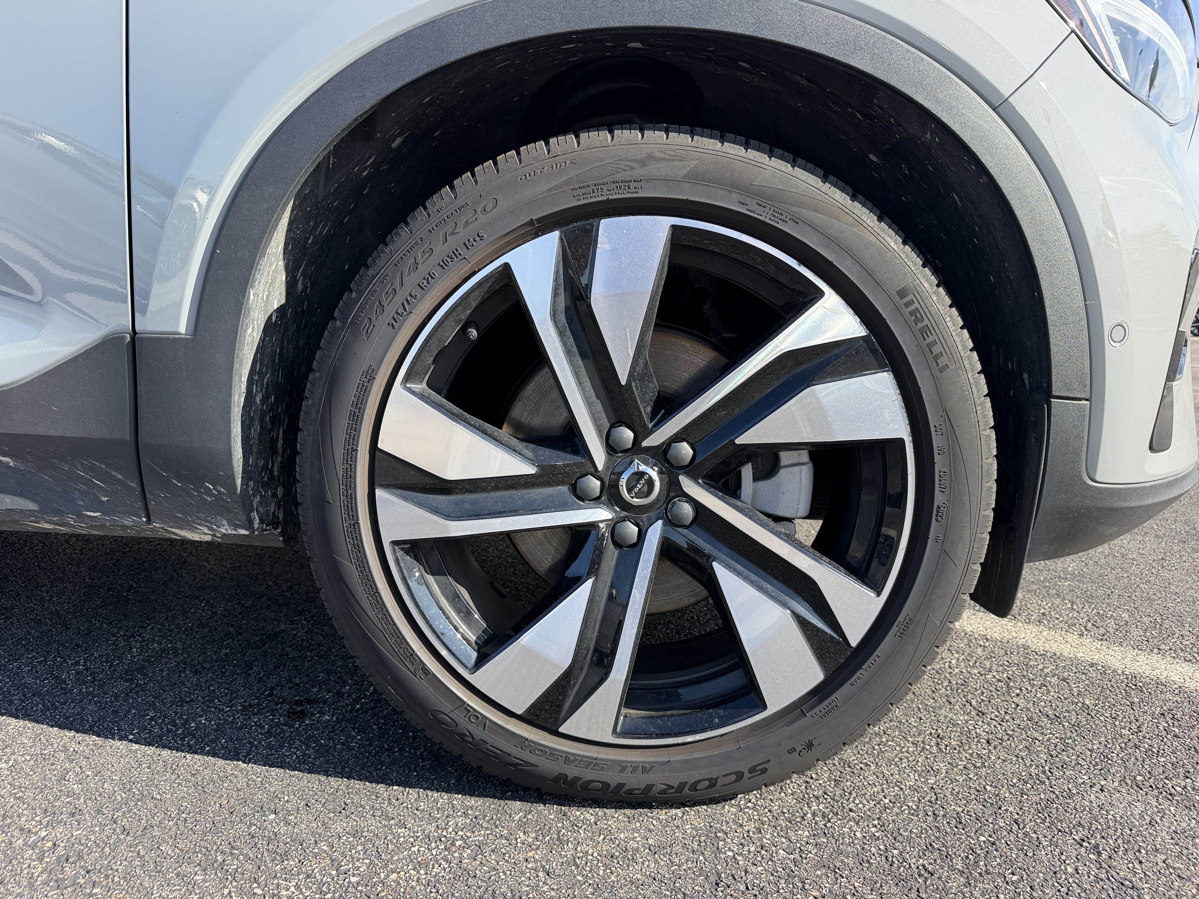 Used 2024 Volvo XC40 B5 Ultimate w/ Protection Package Premier AWD/4WD image 12