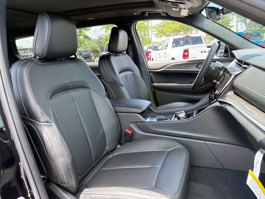 New 2026 Jeep Grand Cherokee L Limited w/ Limited Altitude Package AWD/4WD image 30