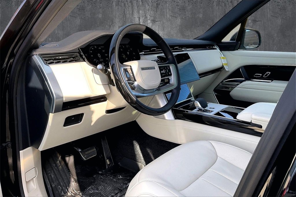 New 2025 Land Rover Range Rover SE image 7