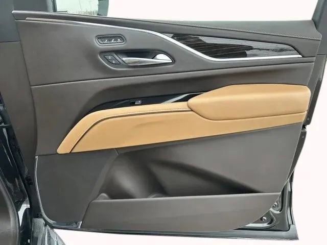 Used 2021 Cadillac Escalade ESV Premium Luxury w/ Heavy-Duty Trailer Package image 15