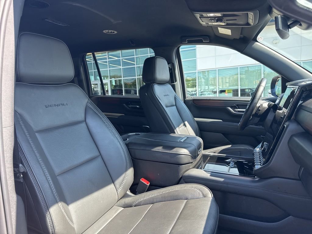Used 2025 GMC Yukon XL Denali AWD/4WD image 18