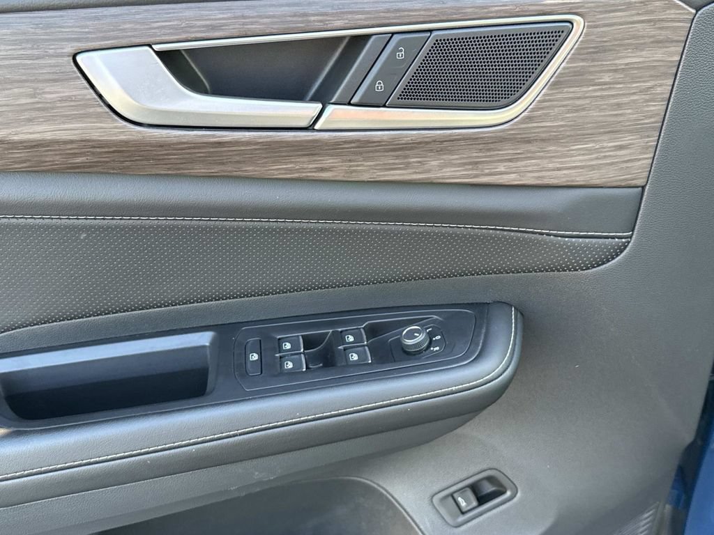 Certified 2025 Volkswagen Atlas SEL AWD/4WD image 18