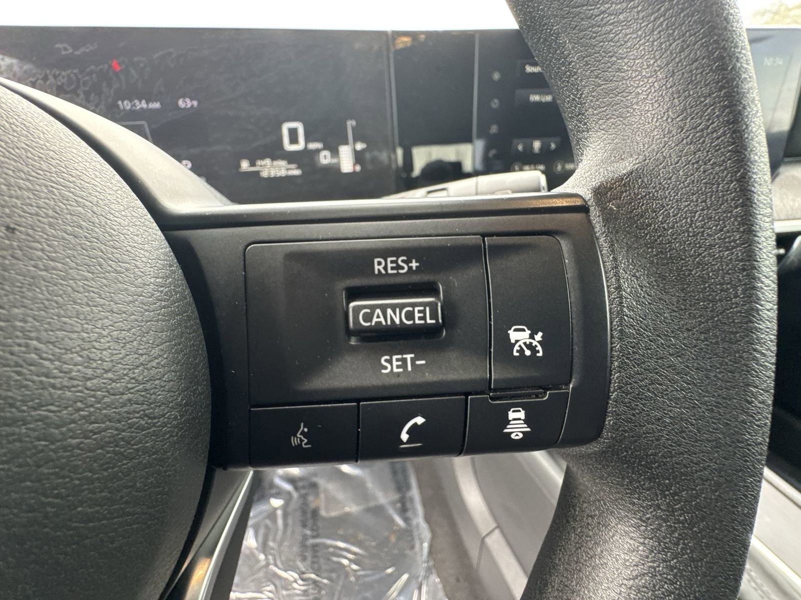Certified 2025 Nissan Kicks SV FWD image 24