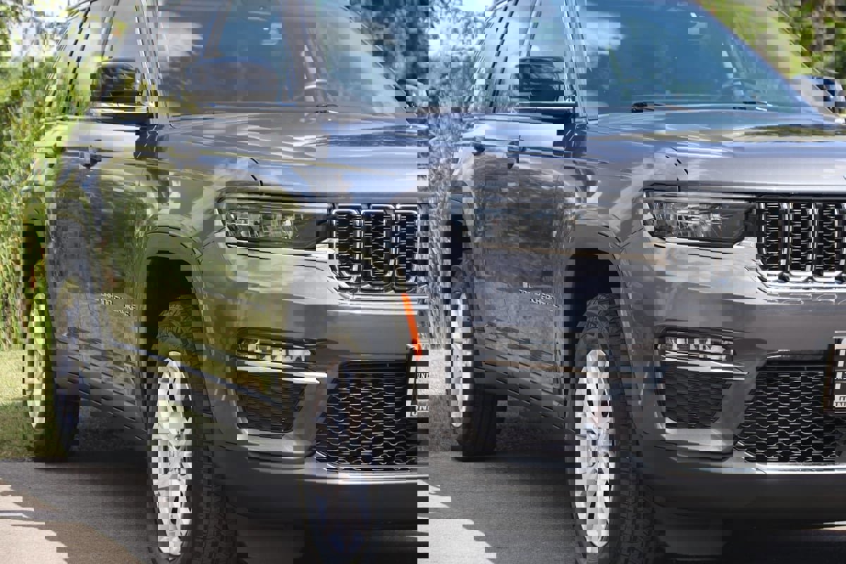 Used 2022 Jeep Grand Cherokee Limited image 50