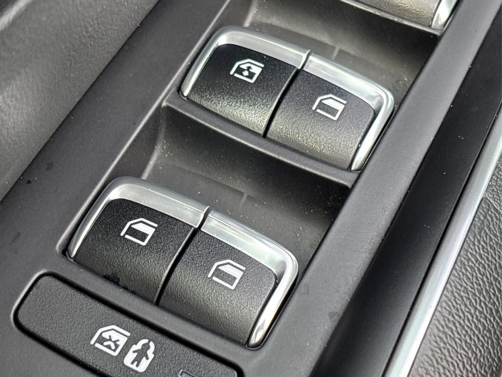 Used 2025 Kia Sorento S image 31