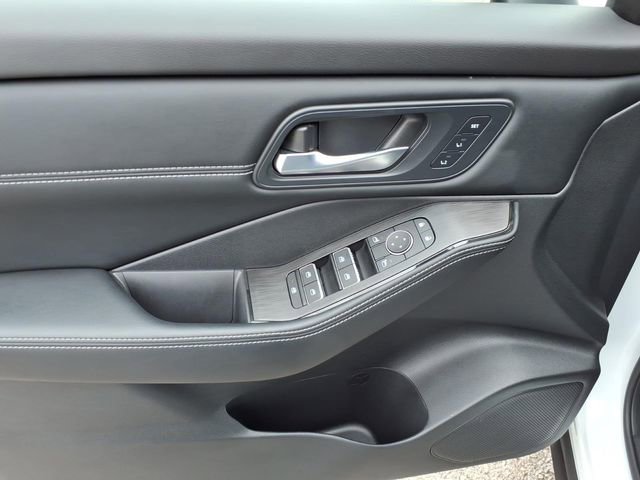 Certified 2025 Nissan Rogue SL w/ SL Premium Package image 3