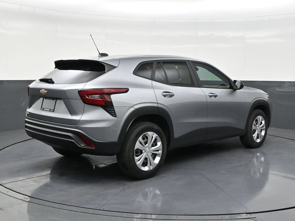 Used 2025 Chevrolet Trax LS FWD image 5