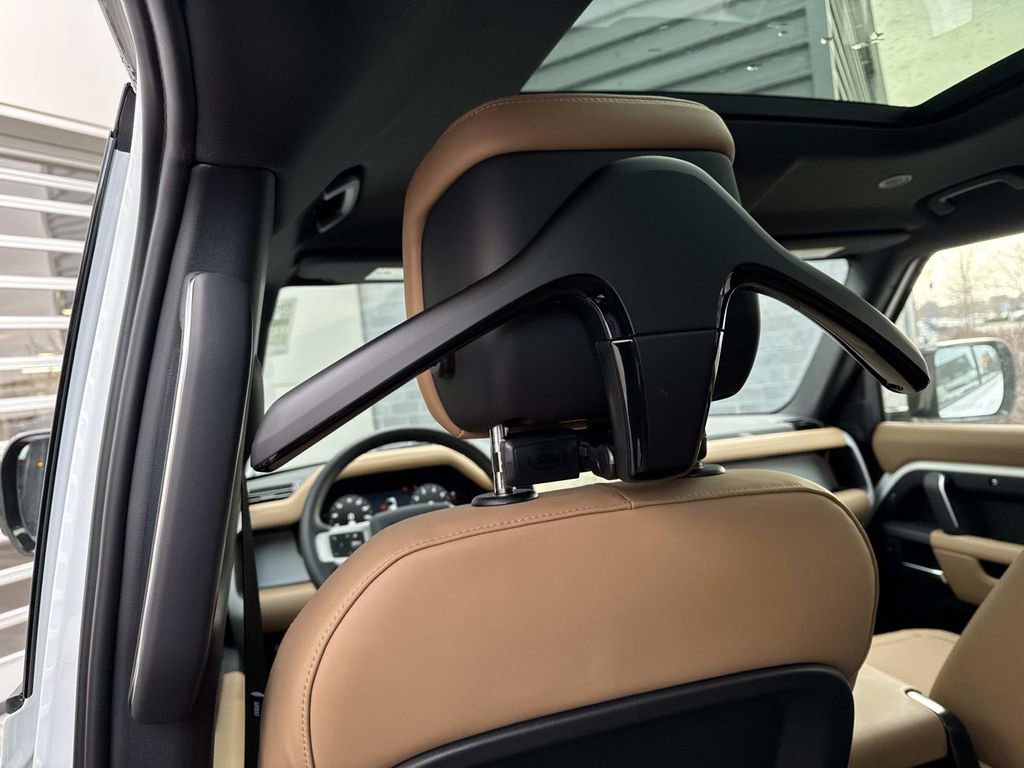 New 2026 Land Rover Defender 110 X-Dynamic SE image 14