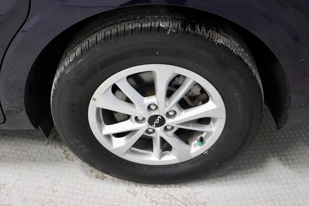 Used 2024 Kia Carnival LX image 18