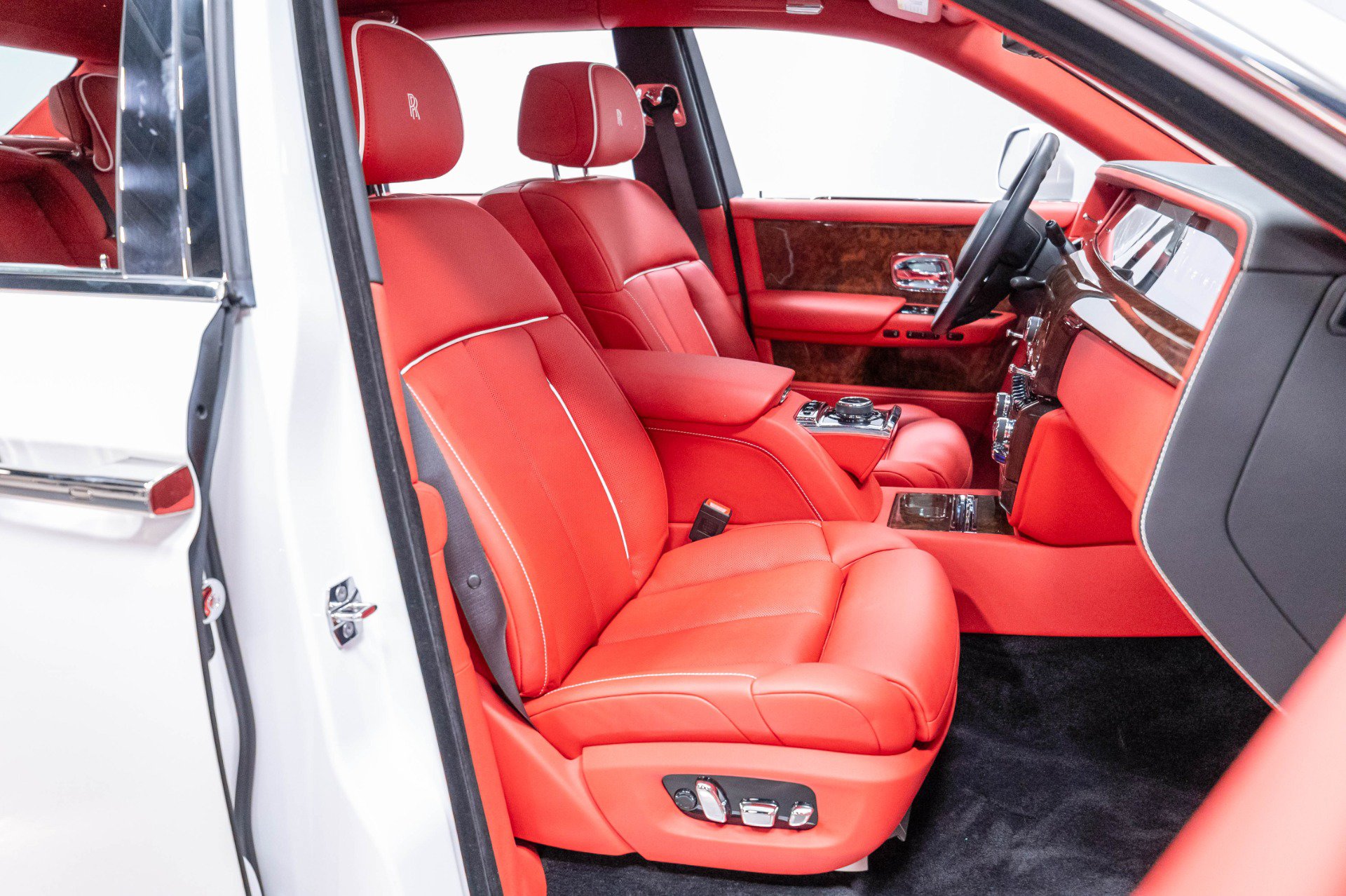Used 2019 Rolls-Royce Phantom Sedan RWD image 48