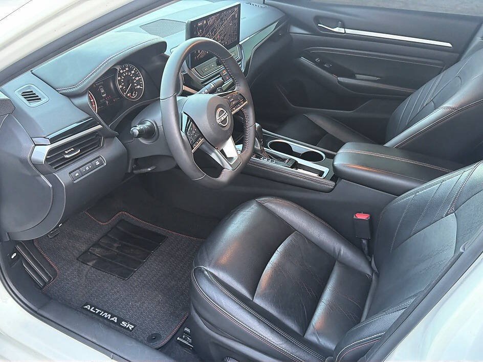 Used 2023 Nissan Altima 2.5 SR w/ SR Premium Package FWD image 5